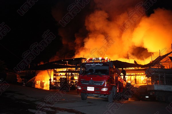 เพลิงพิโรธเผาห้างดังเมืองภูเก็ต