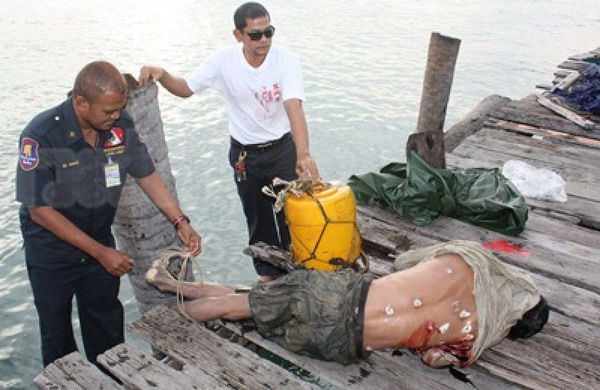 ฆ่าโหดหนุ่มนิรนาม แทงพรุน-เชือกรัดคอถ่วงน้ำอำพรางคดี 