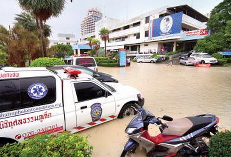 พายุฝนกระหน่ำ-จมเมืองภูเก็ต