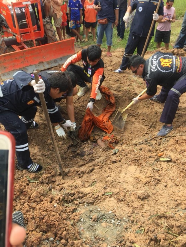 โหดเหี้ยม!! พระ-เณรรุมฆ่าหนุ่มฟันคอดับสลด เอาจีวรห่อศพ ขุดหลุมฝังในวัด เทปูนทับอำพราง!!