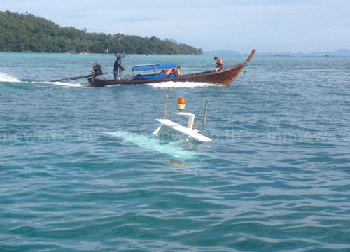 เร่งกู้เรือโดยสารขนาดใหญ่จมหน้าท่าเรือเกาะพีพี