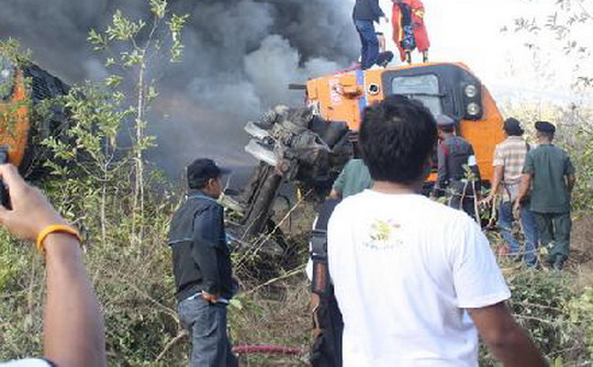 รถไฟสุราษฎร์-กรุงเทพ ชนกระบะคว่ำตกราง-ตาย 1 เจ็บนับร้อย