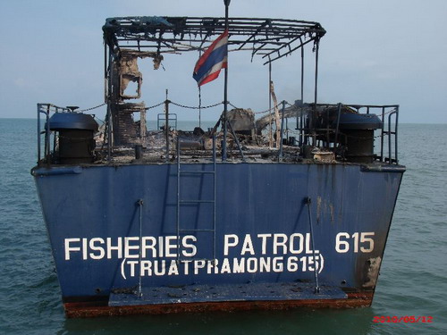 ไฟเผาเรือตรวจการณ์กรมประมงวอดกลางทะเลสิชล คาดเสียหาย 50ล้าน