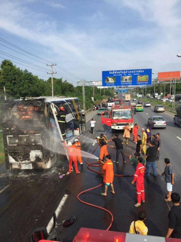 ระทึก!! ไฟไหม้รถทัวร์บนถ.มิตรภาพ (ชมภาพ)