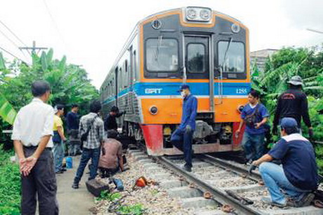 ดินทรุดทำรถไฟตกราง2ขบวน