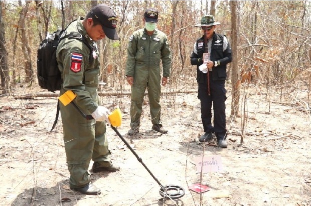 เจ้าหน้าที่พบจุดเผายางรถยนต์ในป่าบ้านผือเพิ่มเป็น 23 จุด พร้อมพบกระดูกสิ่งมีชีวิต