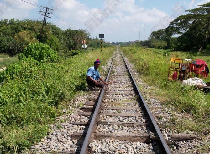 ปุดแผนเปลี่ยนหมอนรางรถไฟสายใต้