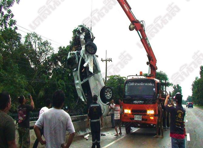 ลูกเศรษฐีชุมพรซิ่งเก๋งตกสะพานร้อยศพดับ(ชมคลิป)