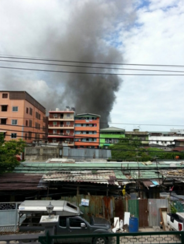 เพลิงไหม้บ้านเรือนประชาชน คาดจากเชื่อมและตัดโลหะ