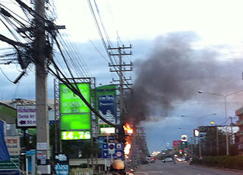 ระทึก!ไฟไหม้ท่อน้ำมันโรบินสันบางรักเร่งดับ