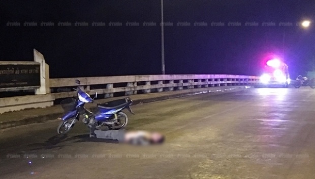 โคตรโหดยิงตำรวจ!! นอนจมกองเลือดดับสลด บนสะพานเรือนจำ รถยังจอดกลางถนน