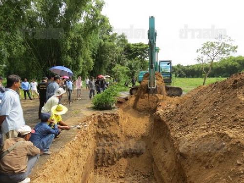 ตร.ลุยค้นไร่หมอสุพัฒน์เจอเพียงเสื้อฝังดิน-พี่ชายหมอมั่นใจ2ผัวเมียยังอยู่ในไร่