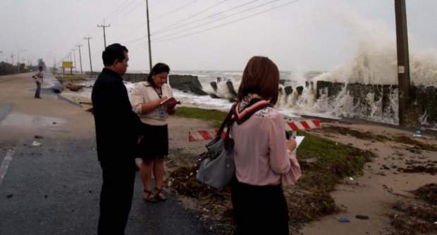 พายุพัดแหลมตะลุมพุกชาวบ้านหนีตายอลหม่าน