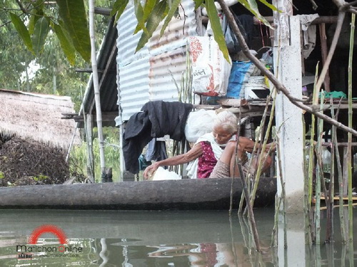 สถานการณ์น้ำ อ.พิมาย โคราชยังวิกฤต บางพื้นที่อ่วม!ท่วมสูงเกือบ 2 เมตรแล้ว