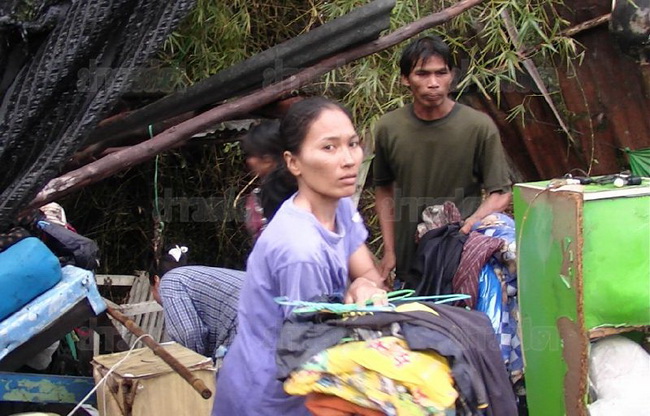 พายุงวงช้างขนาดใหญ่ พัดเสาไฟฟ้าแรงสูงโค่นหลายสิบต้น-บ้านพังเสียหาย 