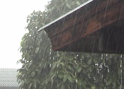 ศภช.เตือนร่องมรสุมผ่านฝนหนักเหนือ-อีสาน