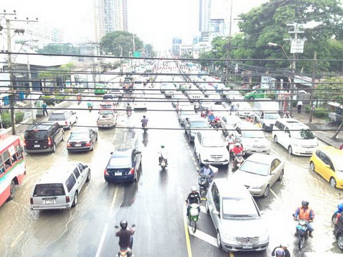 สะพานลอยข้ามแยกอโศกเพชรบุรี