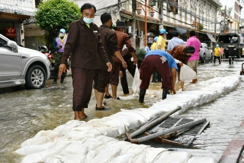 กทม.เตือน! ชุมชนลุ่มต่ำริมน้ำเจ้าพระยา เสี่ยงน้ำท่วมอีกรอบ 