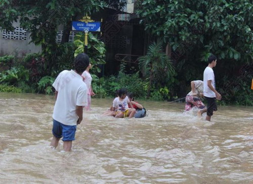 ฝนกระหน่ำน้ำท่วมเมืองระนอง