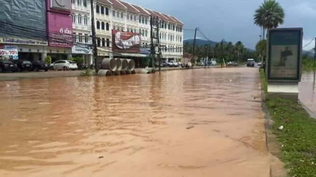 ภาพสด หลังฝนตกหนักที่หาดกะตะ เมื่อครู่นี้ 