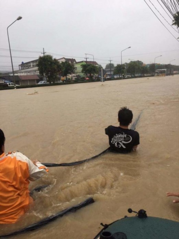 ช่วยด่วน!! เด็ก 20 ชีวิต ติดหอพักสกลฯ ขาดอาหาร น้ำท่วมมิดตู้โทรศัพท์