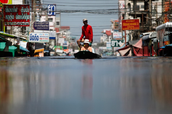 สื่ออเมริกันแพร่ภาพมหาอุทกภัยไทย 54 - แบงก์คอก อันเดอร์วอเทอร์!