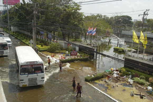 ชมภาพชุดนํ้าท่วม กทม.-นนท-ปทุม21ต.ค.54