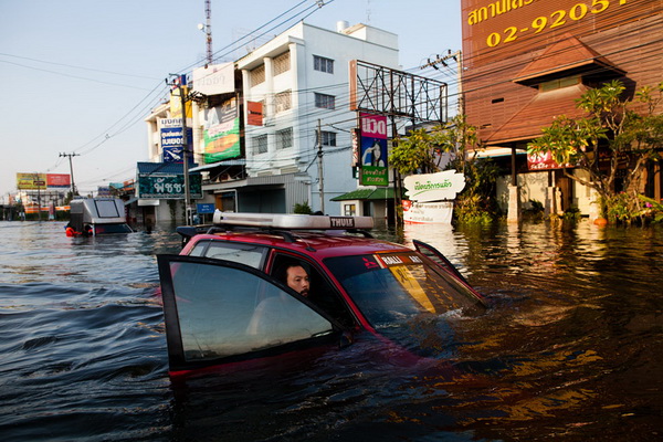 สื่ออเมริกันแพร่ภาพมหาอุทกภัยไทย 54 - แบงก์คอก อันเดอร์วอเทอร์!(2)