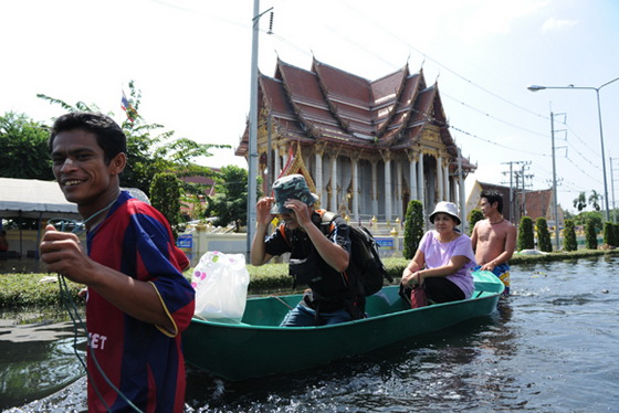 เราจะร่วมฝ่าฟันอุทกภัยไปด้วยกันดอนเมือง-เยาวราช 