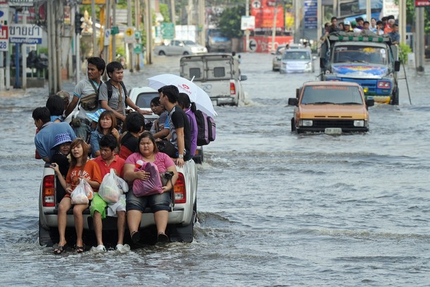 ประมวลภาพ น้ำท่วม 7พ.ย. 54 @thaitvnews 