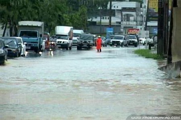 เตือน 10 จังหวัดภาคใต้ระวังน้ำป่า คลื่นลมแรง