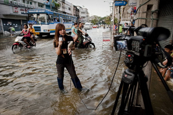 สื่ออเมริกันแพร่ภาพมหาอุทกภัยไทย 54 - แบงก์คอก อันเดอร์วอเทอร์!