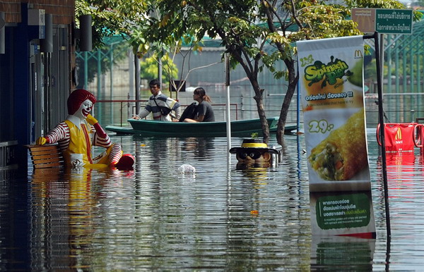 สื่ออเมริกันแพร่ภาพมหาอุทกภัยไทย 54 - แบงก์คอก อันเดอร์วอเทอร์!