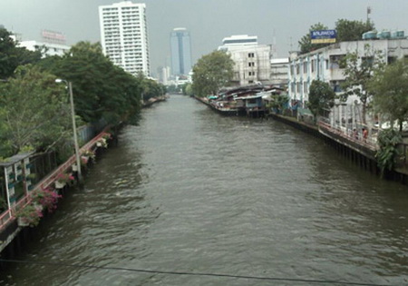 ศปภ.แถลงน้ำตะวันออกดีขึ้น-เร่งระบายตต.