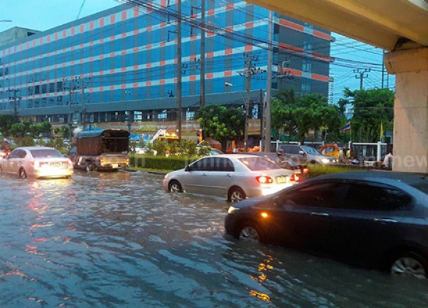 บรรยากาศ ฝนถล่มกรุงฯ น้ำท่วม กทม. หนัก (ฃมภาพ)