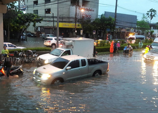 บรรยากาศ ฝนถล่มกรุงฯ น้ำท่วม กทม. หนัก (ฃมภาพ)