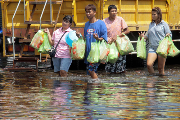 ชมภาพชุดนํ้าท่วม กทม.-นนท-ปทุม21ต.ค.54 (2)