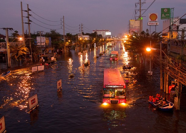 ประมวลภาพ น้ำท่วม 8 พ.ย .54 @thaitvnews 