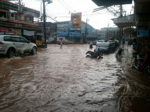 ฝนถล่มภูเก็ต น้ำจากเทือกเขากมลา หลากท่วม ผู้ว่าฯสั่งรับสถานการณ์24ชม.