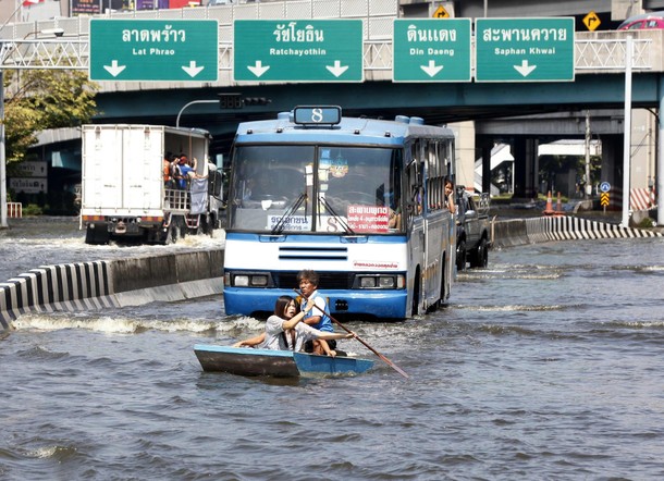 พหลโยธินเข้า-ออกมวลน้ำยังอยู่ที่แยกกำแพงเพชร