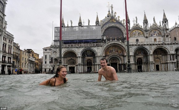 ประมวลภาพ น้ำท่วมเมืองเวนิส อิตาลี หนักที่สุดในรอบ 150 ปี