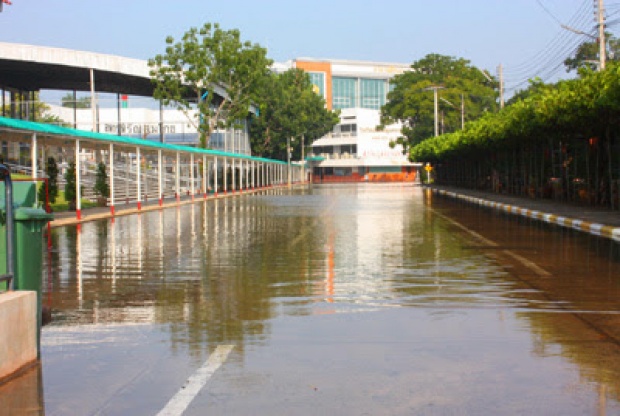 โคราชยังอ่วมน้ำทะลักท่วมต่อเนื่อง เดือดร้อน 500ครัวเรือน