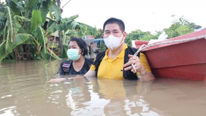 ธรรมนัสฟิตจัด! นำคณะผู้สมัคร ส.ส.พปชร. ลุยช่วยผู้ประสบภัยน้ำท่วม