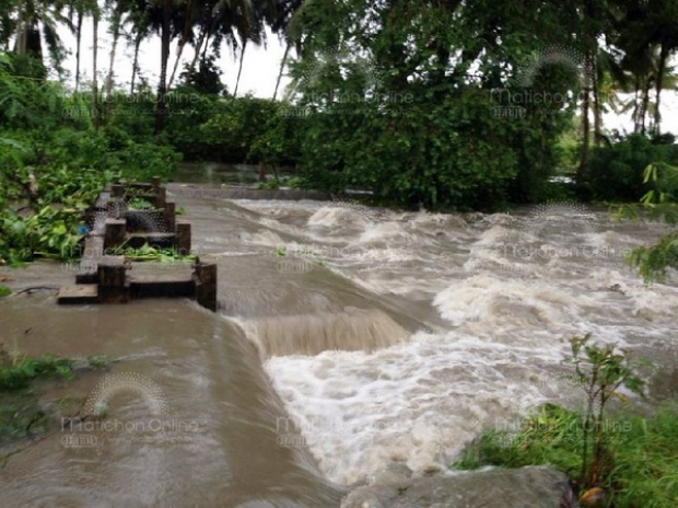 นครศรีธรรมราชอ่วม! ฝนตกหนัก สะพาน อ.นบพิตำขาด 7 จุด 