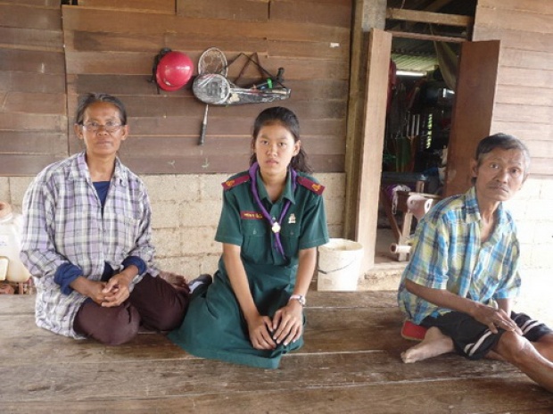 ด.ญ.ชีวิตลำเค็ญ ขอข้าววัด ไม่มีบ้านอยู่ - ล่าสุด สมเด็จพระเทพรัตนราชสุดาฯ รับเรื่องไว้แล้ว