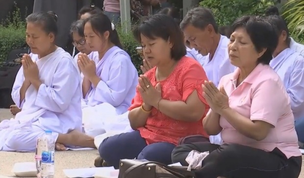 ภาพบรรยากาศ ปชช.ทยอยเดินทางไปศิริราช ถวายพระพร “ในหลวง” 