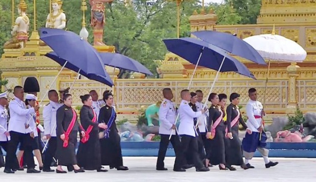 ประมวลภาพ‘ในหลวงร.10’ เสด็จนำพระบรมวงศานุวงศ์ตามพระบรมโกศ ยาตราเวียนอุตราวัฏ 3 รอบ