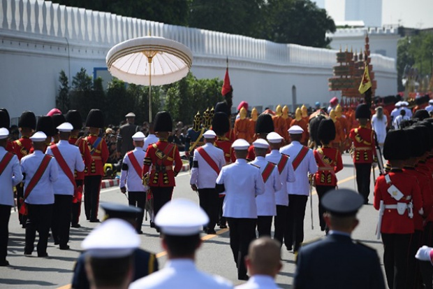 ประมวลภาพ‘ในหลวงร.10’ เสด็จนำพระบรมวงศานุวงศ์ตามพระบรมโกศ ยาตราเวียนอุตราวัฏ 3 รอบ