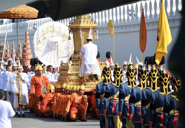 ประมวลภาพ‘ในหลวงร.10’ เสด็จนำพระบรมวงศานุวงศ์ตามพระบรมโกศ ยาตราเวียนอุตราวัฏ 3 รอบ