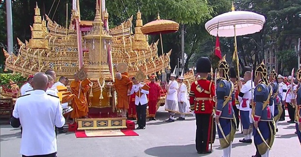 ประมวลภาพ‘ในหลวงร.10’ เสด็จนำพระบรมวงศานุวงศ์ตามพระบรมโกศ ยาตราเวียนอุตราวัฏ 3 รอบ